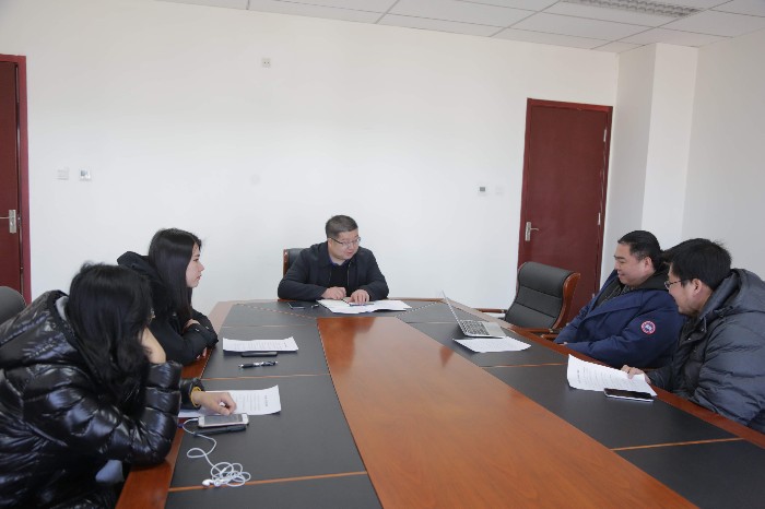 青年教师座谈会_副本.jpg