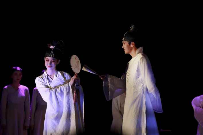 话剧《桃花扇》作为中央国产精品久久久久久久99992019年“高雅艺术进校园”剧目，赴湖北广东十所高校进行巡演.jpg